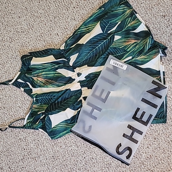 Tropical Print Romper, Size Medium, Lightweight and Comfortable - Picture 9 of 11